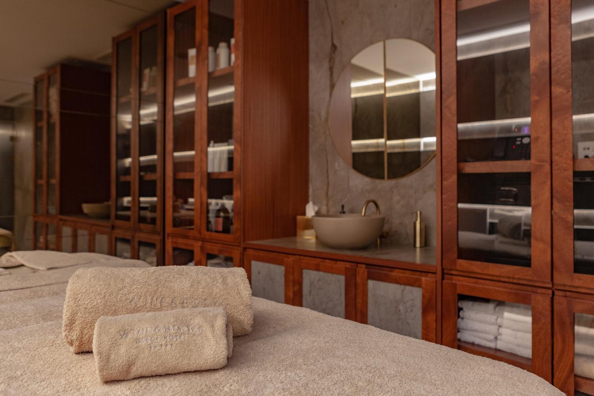 Wine & Books Lisboa Hotel 외부 사진 Spa at the Taj Mahal Palace, Mumbai