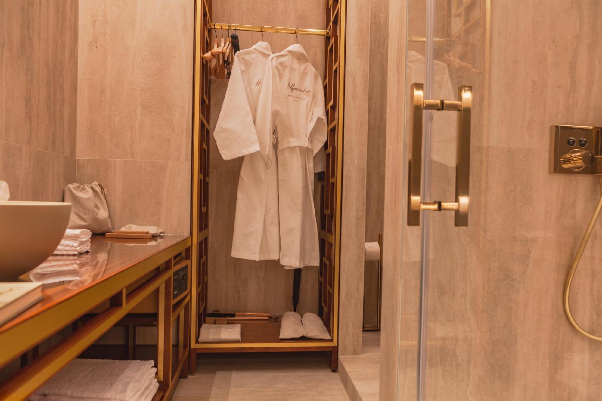 Wine & Books Lisboa Hotel 객실 사진 A bathrobe in a hotel bathroom